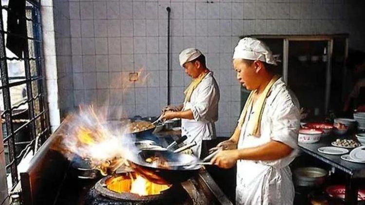 据悉，曾经和小贱贱瑞安·雷诺兹合作了《失控玩家》与《亚当计划》的肖恩·利维将会拿起《死侍3》的导筒，执导这部备受期待的续集。